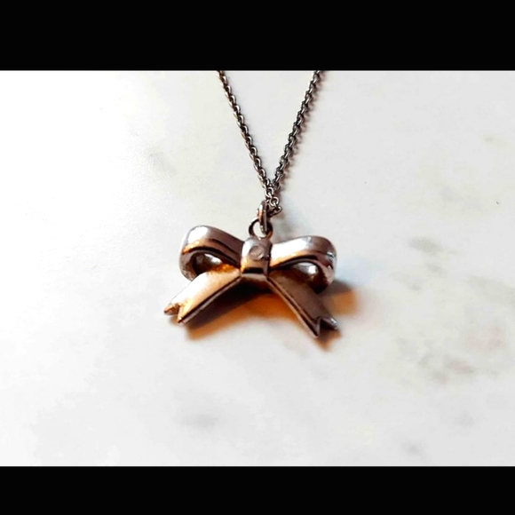 💎 Rhodium Silver Bow Chain and Earing SET. With small diamonds 💎. - Picture 3 of 3